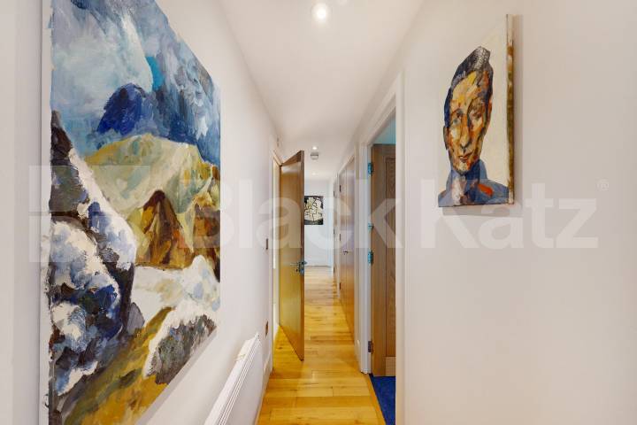 Stunning 3 bed 3 bath overlooking the Thames Flagstaff House St George Wharf, Vauxhall